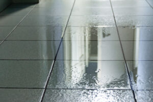 How does water from a bathroom leak spread behind walls